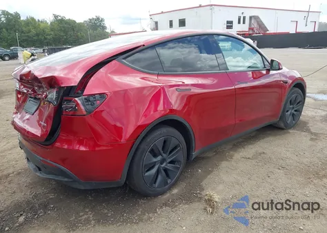 2024 Tesla Model Y Long Range Dual Motor All-Wheel Drive z USA, uszkodzony, nr VIN 7SAYGAEE9RF116145